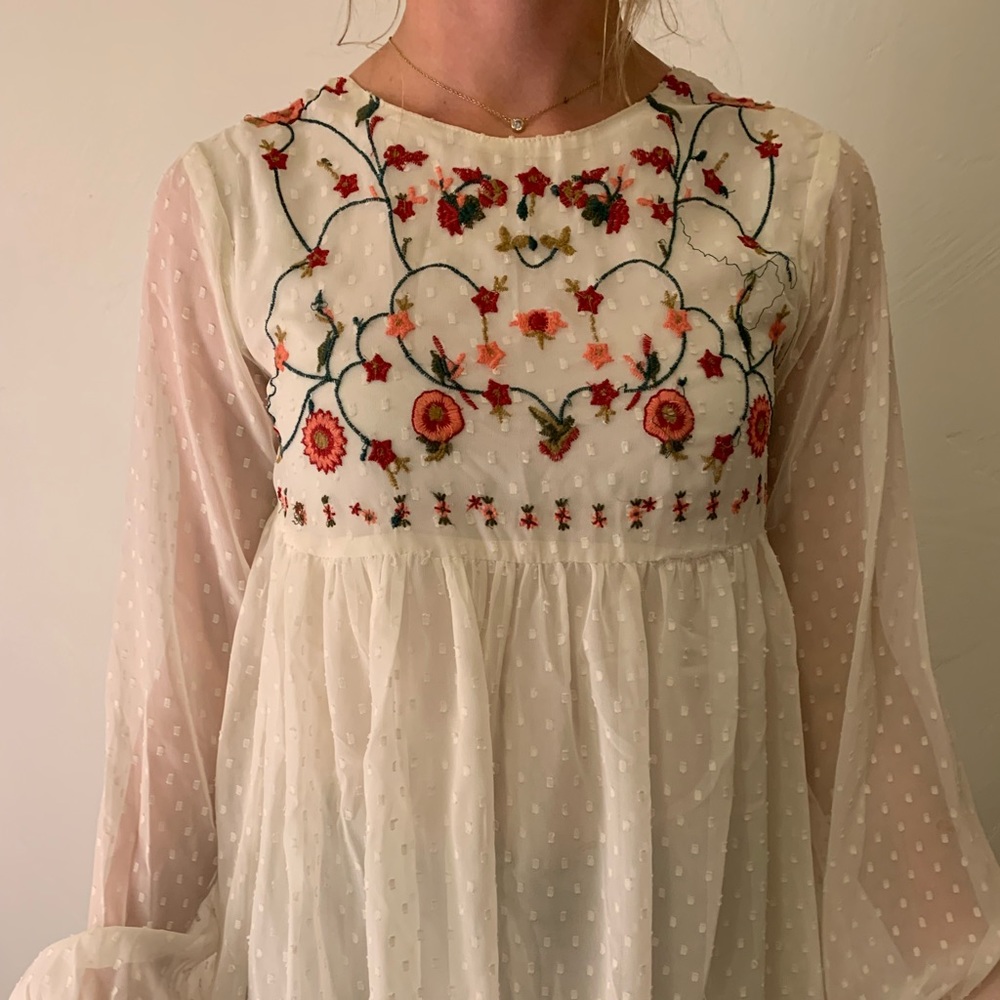 Long sleeve embroidered blouse!